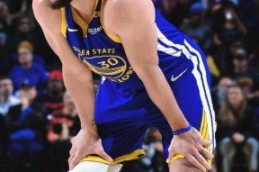 九游-关于库里回归赛场，惊险取胜首场状态亮眼，湖人观众沸腾！的信息